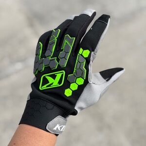 Motorcycle gloves